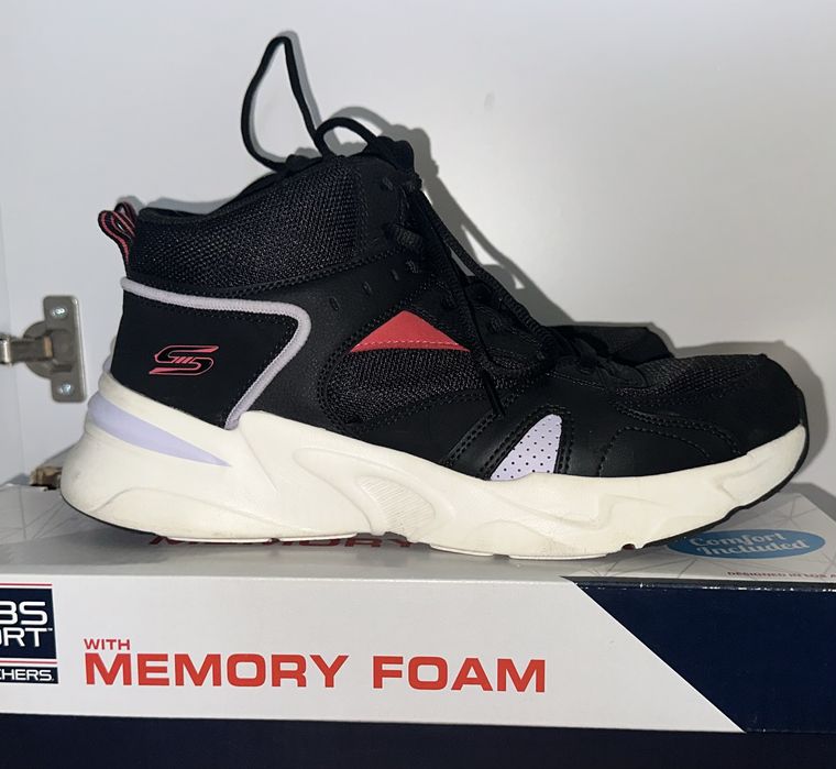 Кросівки жіночі Skechers демисезон.