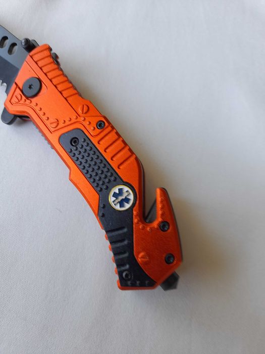 Nowy nóż składany