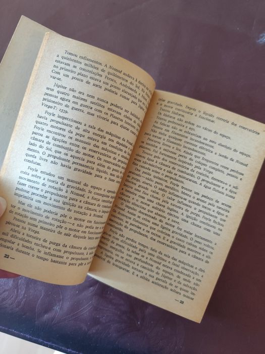 Livro de bolso de ficção científica