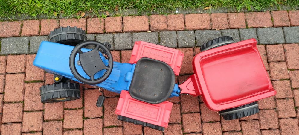 Traktor, zabawka dla  dzieci na pedały z przyczepą