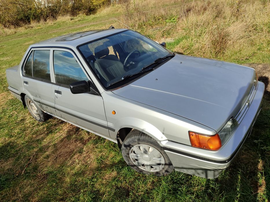 Nissan sunni 1990