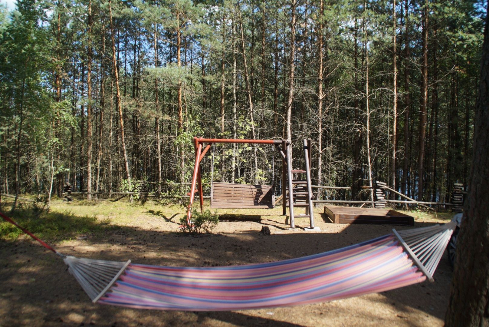 Domek nad jeziorem w lesie, cisza, spokój, Kaszuby