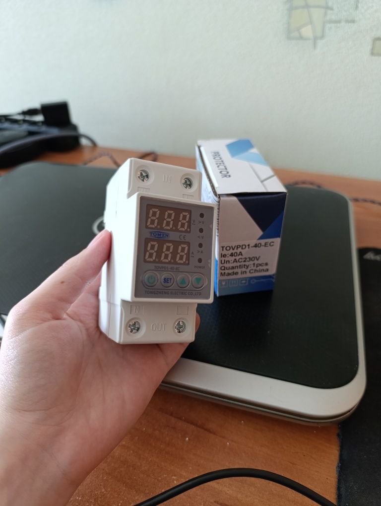 Реле напруги 40A 220V Tomzn барьер зубр digitop защита реле напряжения