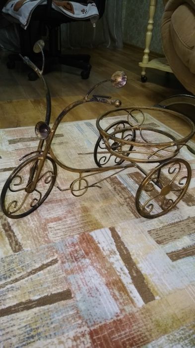 Продам подставки  для цветов.