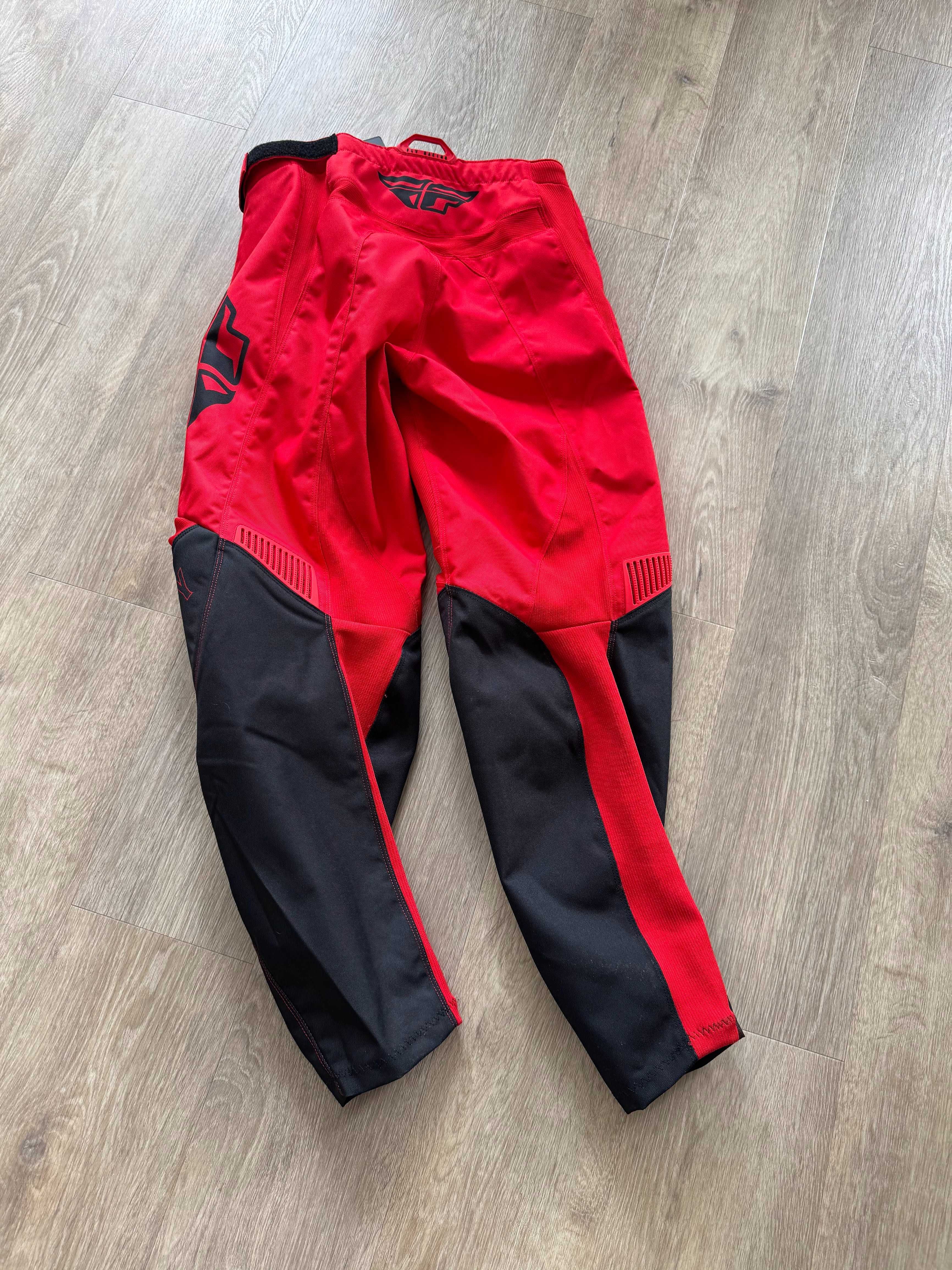 Spodnie off-road FLY Racing F16 rozmiar 32. Czerwono-czarne.