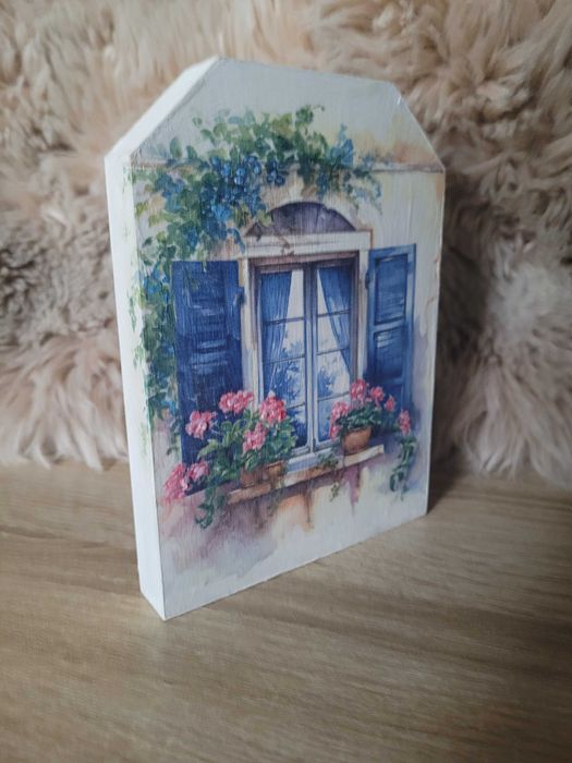 Drewniana tabliczka dekoracyjna – okno z kwiatami