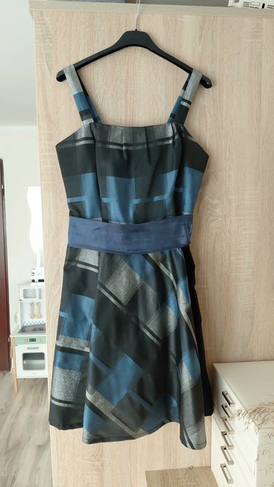 Czarna wieczorowa sukienka z brokatem Reserved s