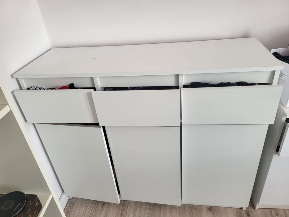 Biala kokody szufladą