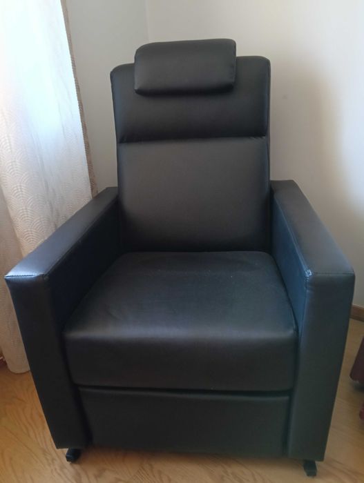 Cadeirão Estofado e Articulado