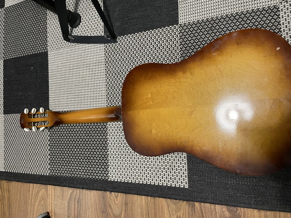 40-letnia gitara Musima