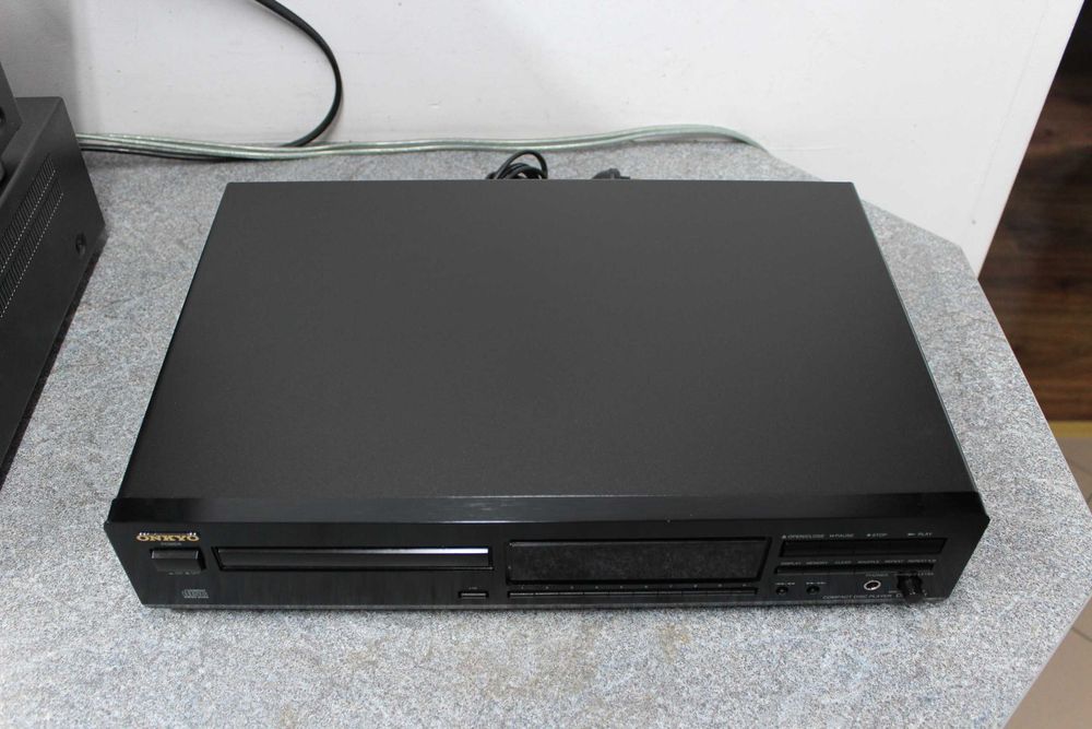 Odtwarzacz CD Onkyo DX-7211