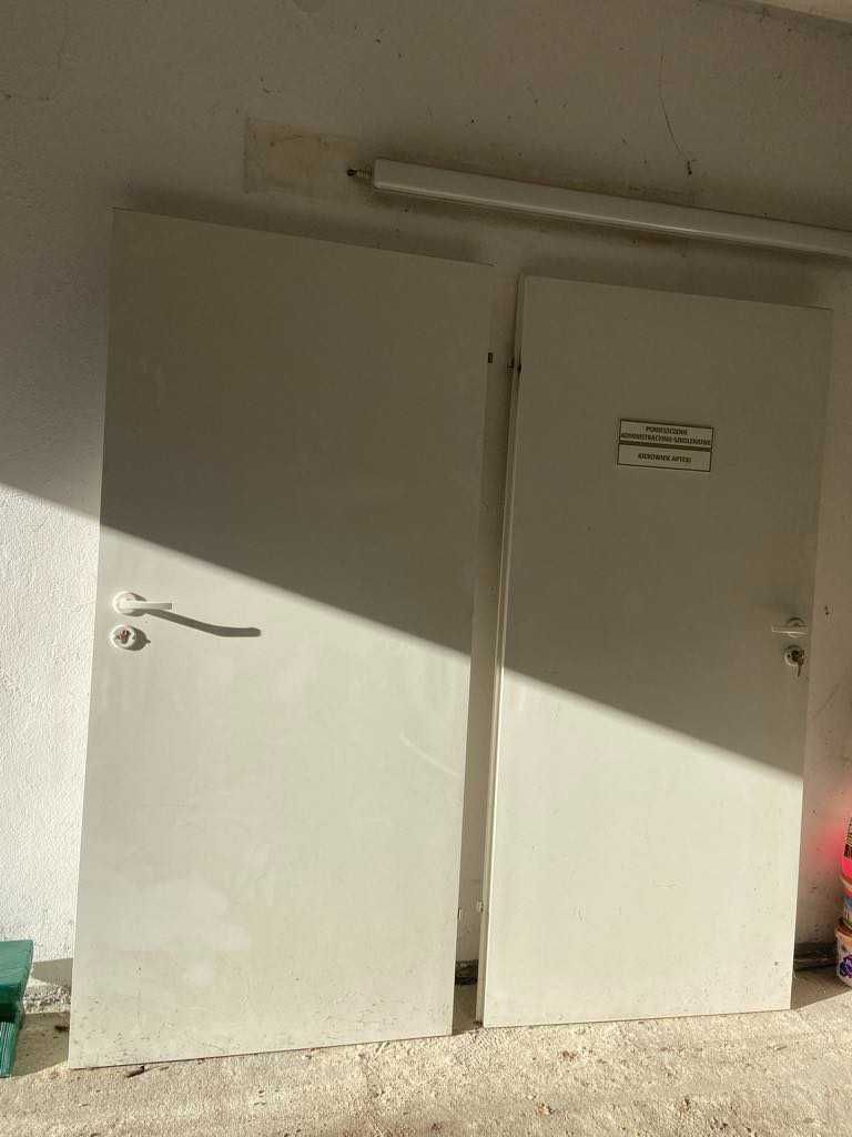 Sprzedam drzwi 2 szt białe