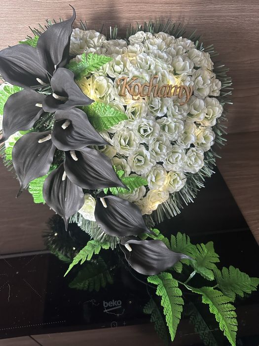 NOWY Wieniec nagrobny, biało czarny z podświetleniem LED