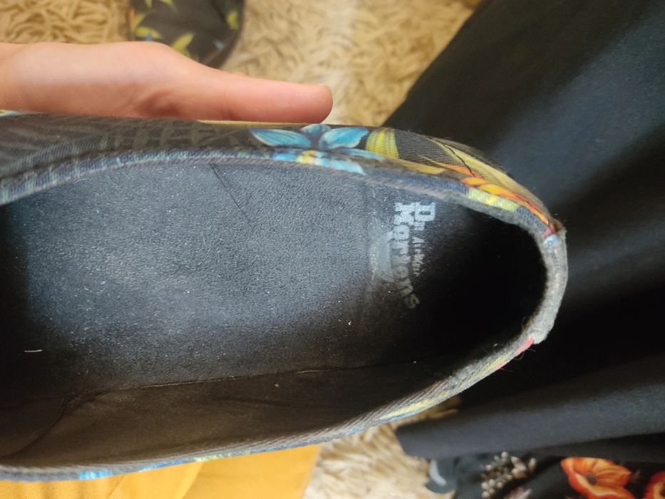 Niskie martensy, Dr. Martens, egzotyczne kwiaty, rozmiar 40, jak nowe