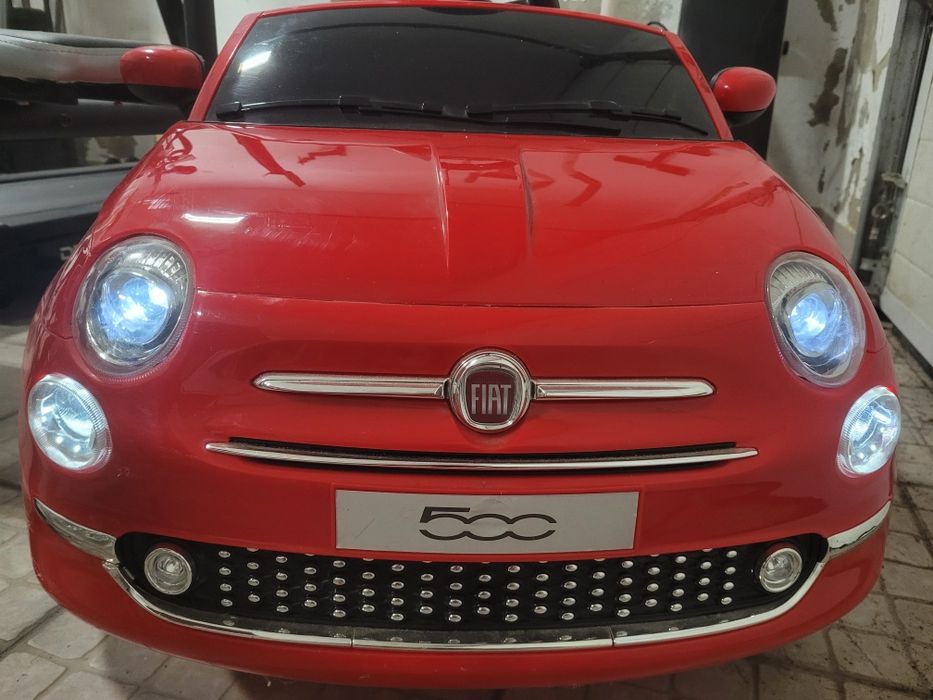 Carro Fiat 500 de criança