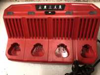 Ładowarka 4 portowa Milwaukee M12 C4