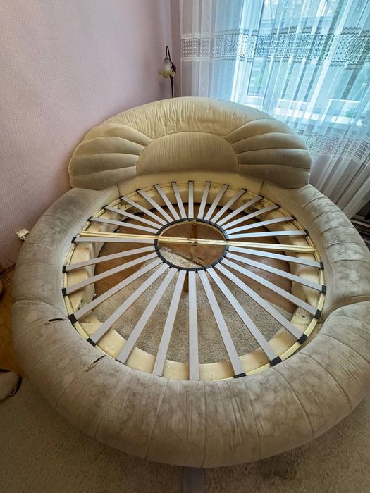 Двоспальне ліжко