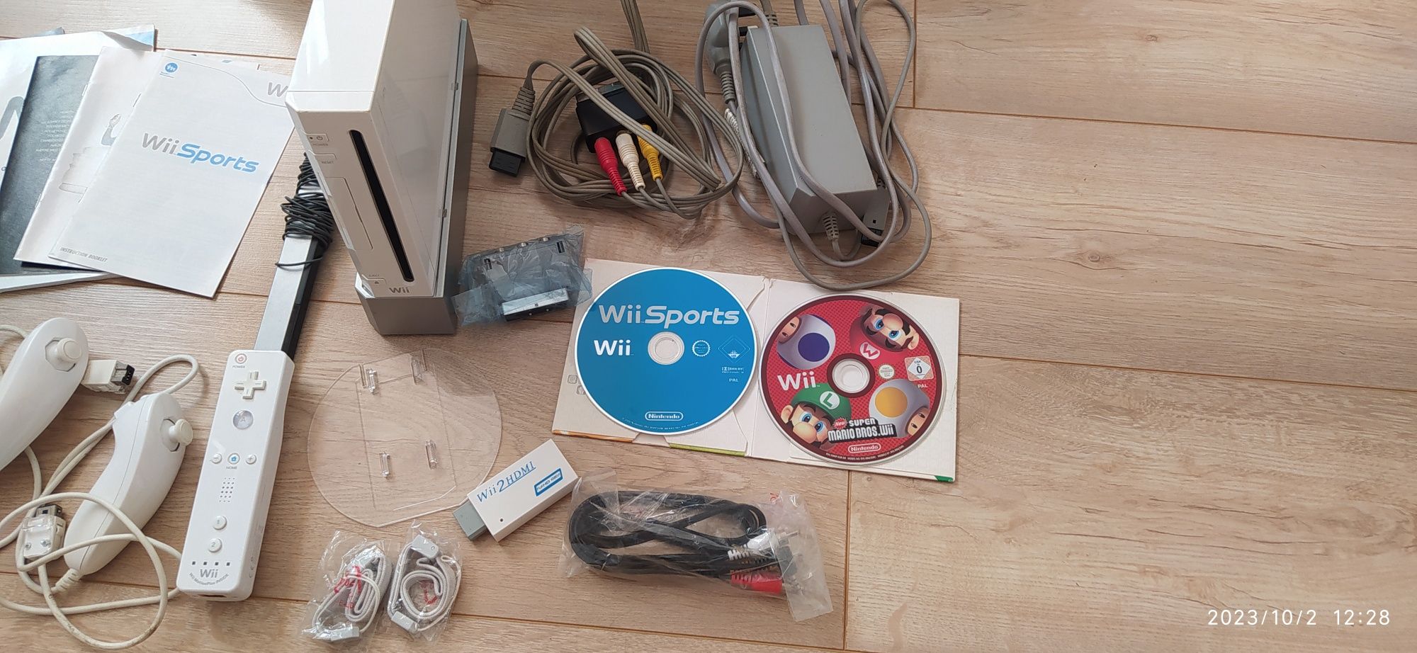 Konsola Nintendo Wii UK PAL w oryginalnym pudełku + Wii Sports / Mario