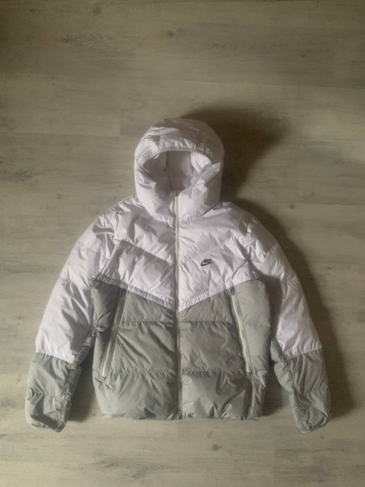 Пуховик Nike strom-fit
Стан: чудовий ( є пару плям)
Розмір: м-л
Довжин