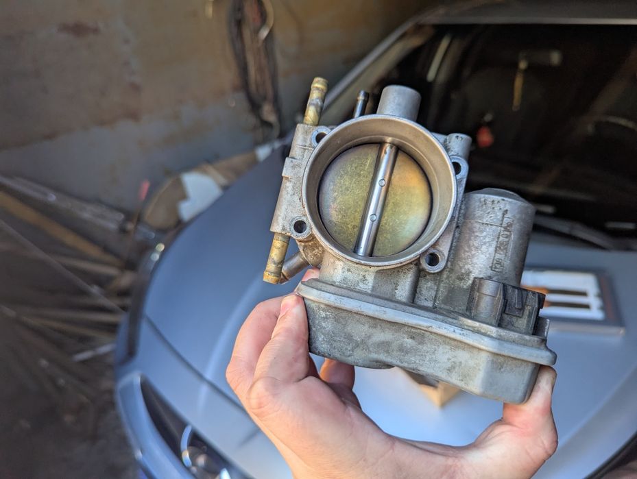 Дросельна заслонка на Opel Omega B 2.2