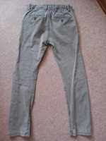 Zielone spodnie jeansy rozm 134 Next proste nogawki