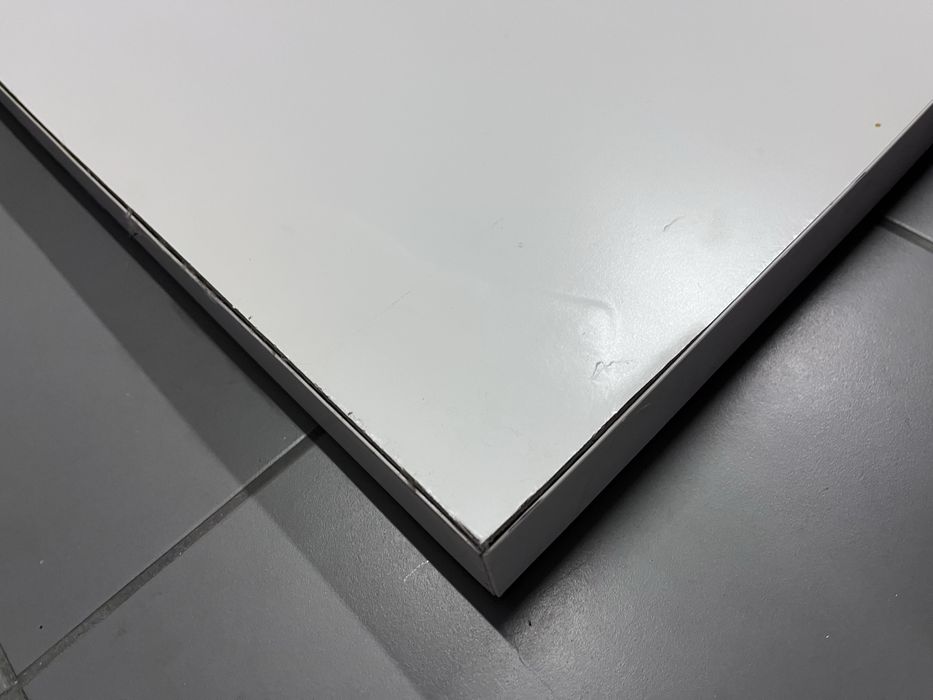 Tampo de secretaria de canto IKEA