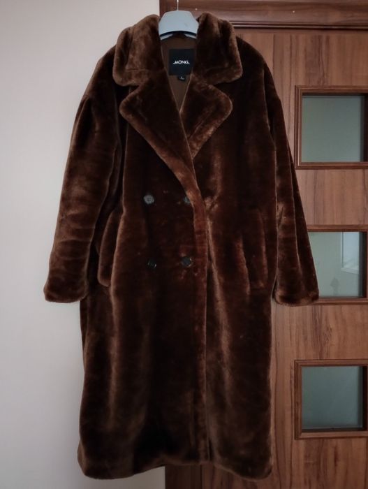 Damskie futerko Monki