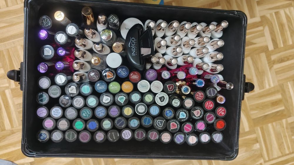 Zestaw do paznokci kufer lakiery lampa