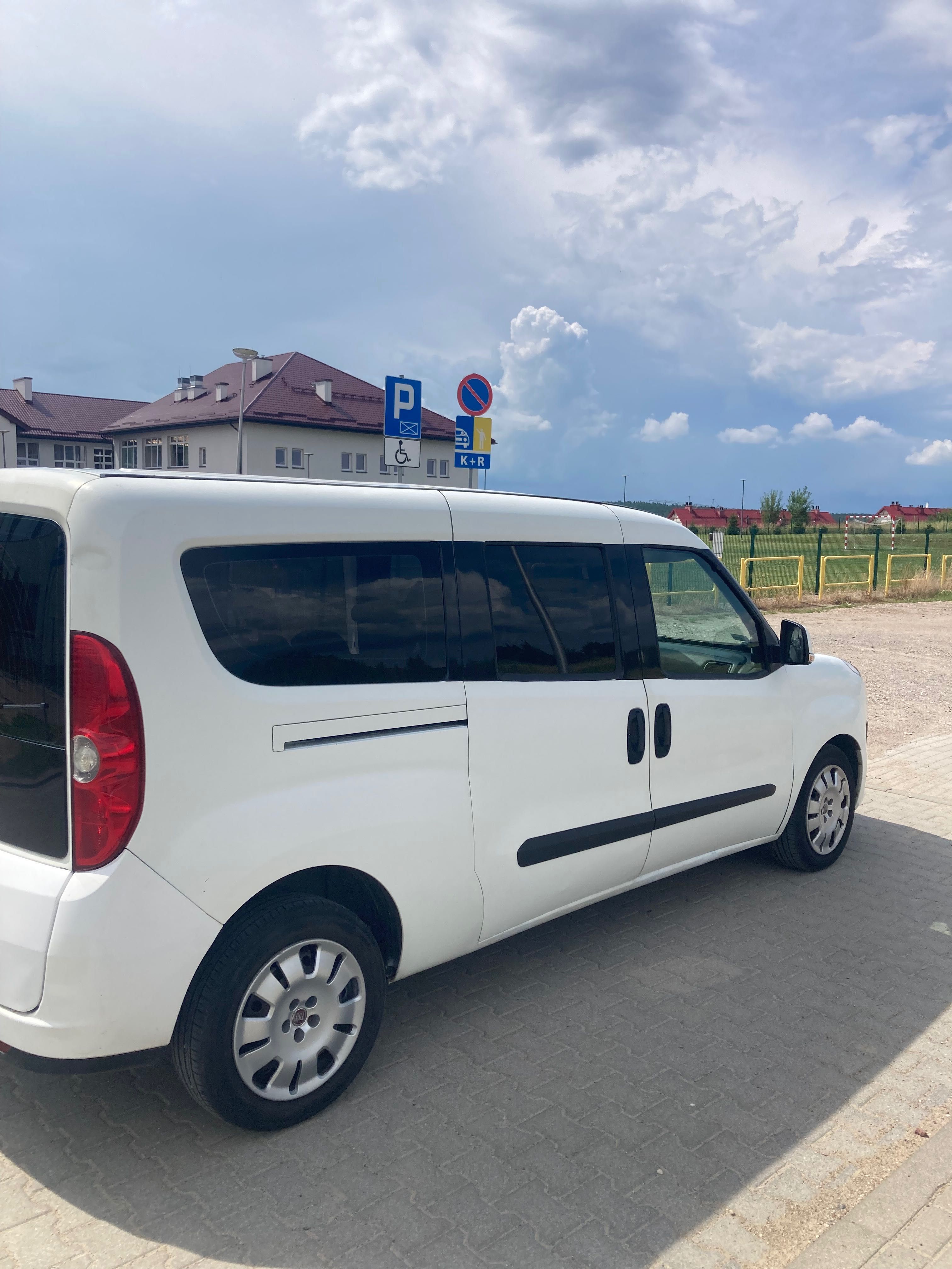 Samochód Fiat doblo