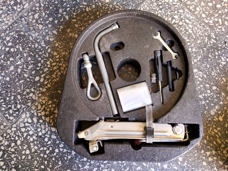 Zestaw naprawczy Audi Tt 8n lewarek ucho holownicze.