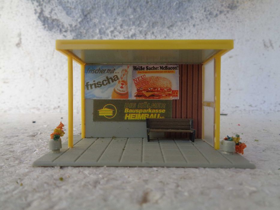 1:87 Paragem de autocarros pista comboio