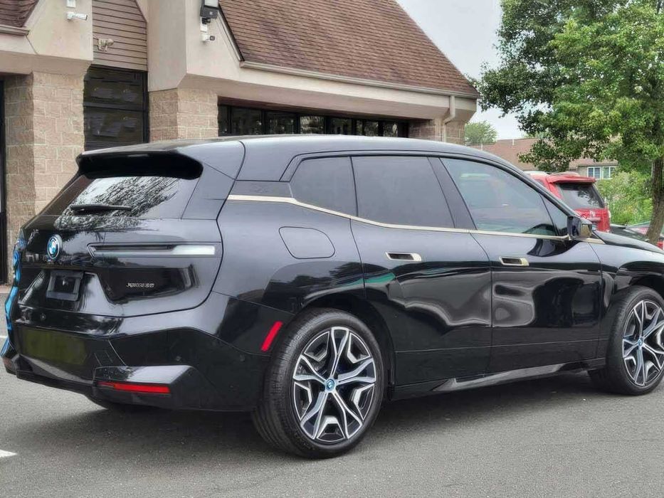 BMW iX xDrive50      2024