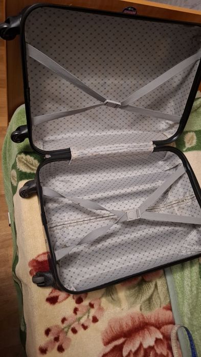 Продам Чемодан б/у