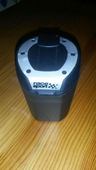 Cinzeiro Automovel .Serve para varios modelos de viaturas. EX: VW