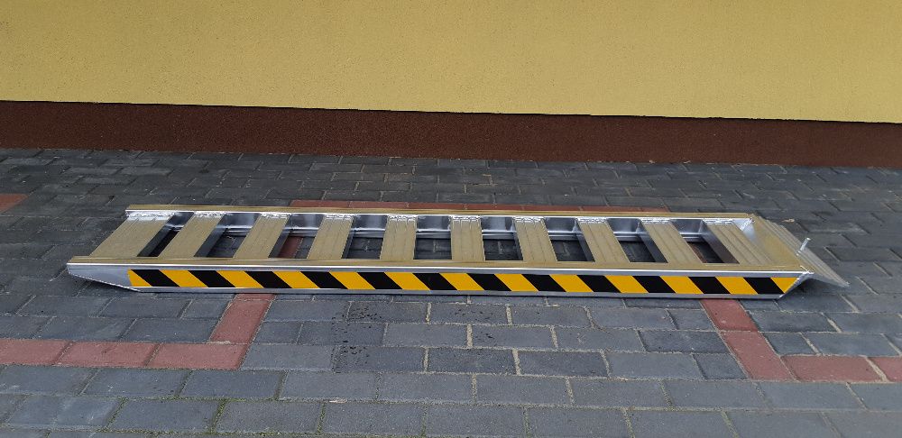 Najazdy aluminiowe 2T rampa Nowe najazdy 2,3 m różne rozmiary 2,3m/2T