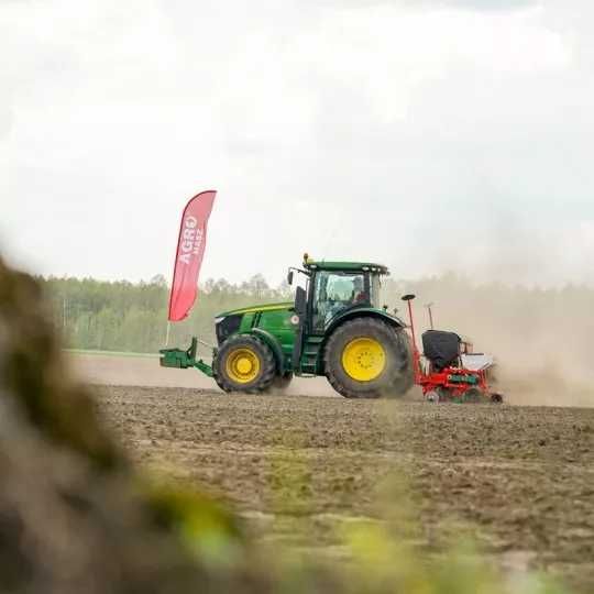 Siewnik punktowy do kukurydzy Agromasz Falcon 4 6 rzędowy regulowany