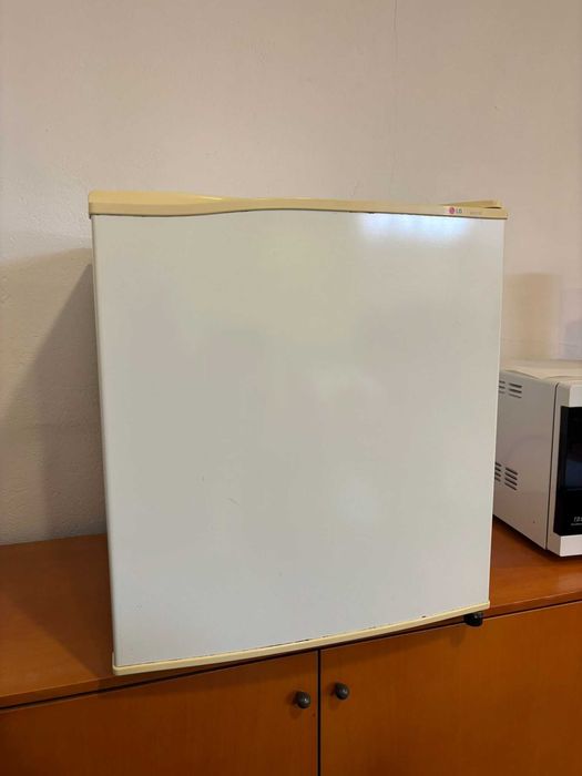 Mini Frigorífico LG – Ideal para Escritório, Quarto ou Estúdio