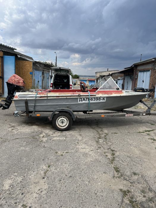 Катер Крым ,мотор Меркури ,лафет.