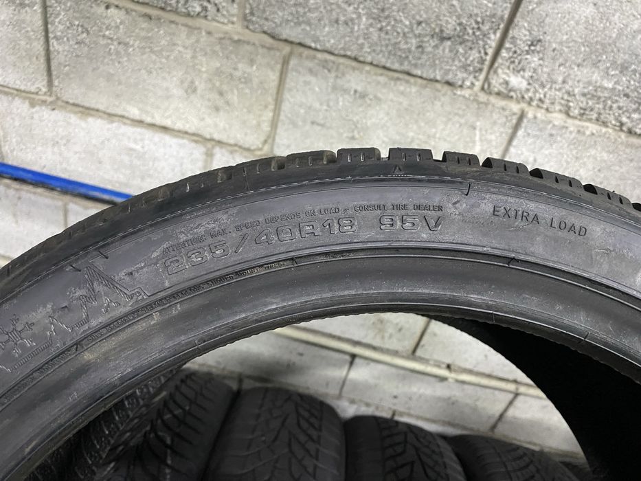 Зимові шини 235/40 R18 (95V) DUNLOP
