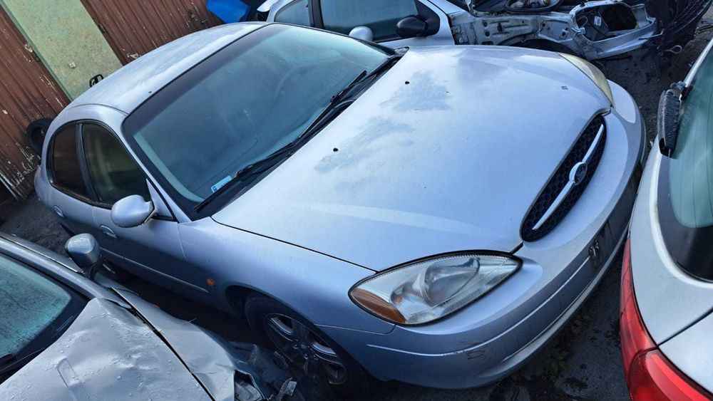 lampa prawa  przód   Ford Taurus USA, sedan