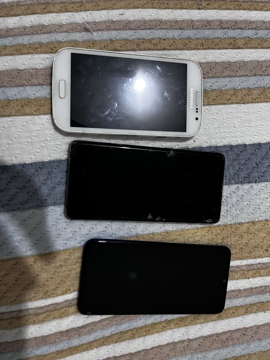 Lote 3 Telemóveis – Samsung S7 Edge partido, S3 Neo e Huawei partido