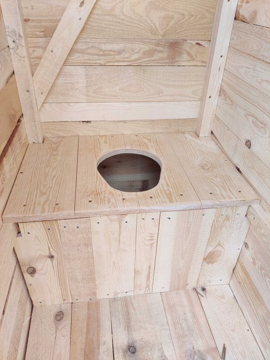 Drewniany WC kibelek ustęp wychodek producent