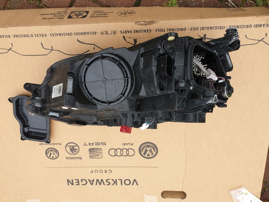 lampa prawa przednia ksenon vw golf VII lift