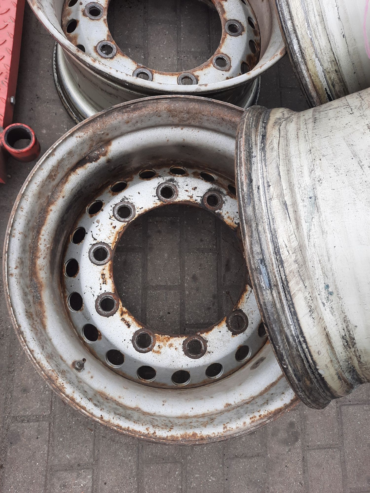 Używane felgi ciężarowe 11,75X22,5 ET 0 Naczepa Przyczepa