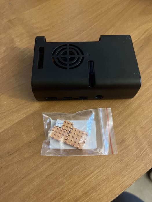 obudowa do Raspberry Pi 4 wraz z 2 zestawami radiatorow