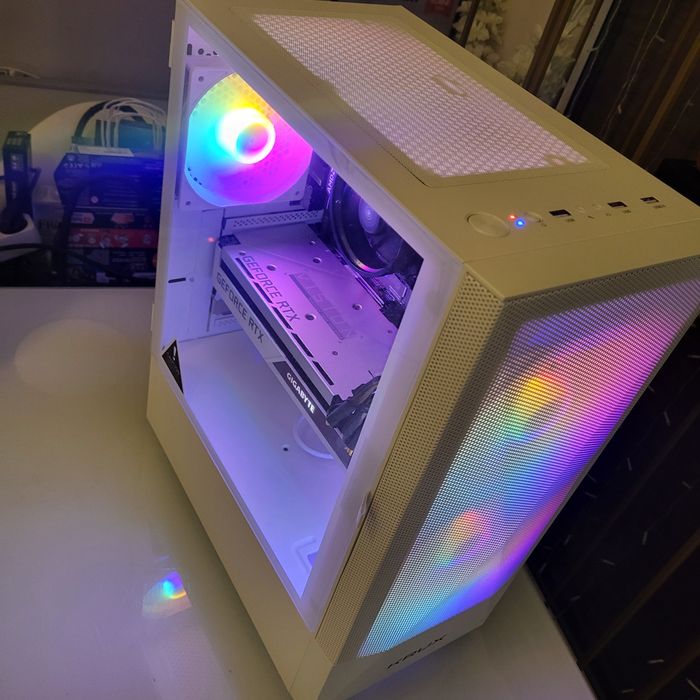 BIAŁY KOMPUTER RTX 3070 RYZEN 5 5600 ram 16gb  m2 512Gb SSD gamingowy