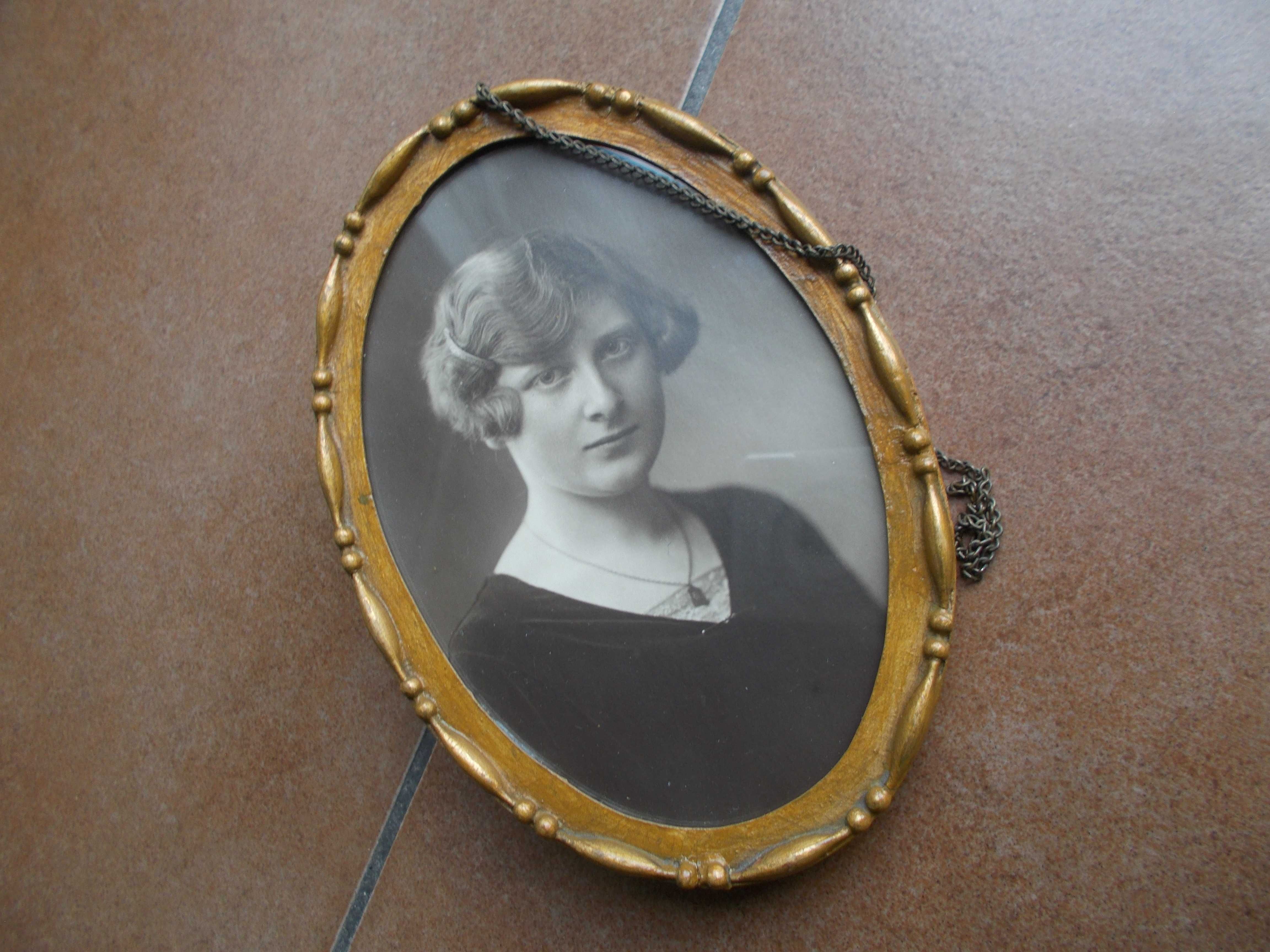 Zabytkowa ramka z zabytkową fotografią sepia