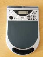 Tapete de rato com calculadora e rádio