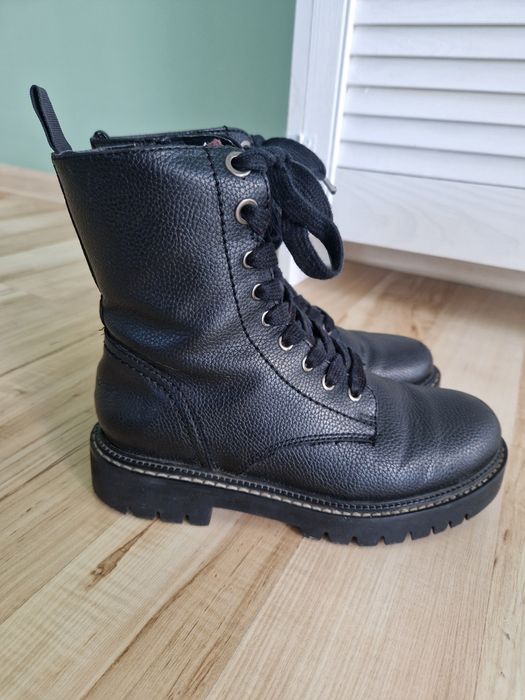 Czarne botki wiązane roz.36 Greceland