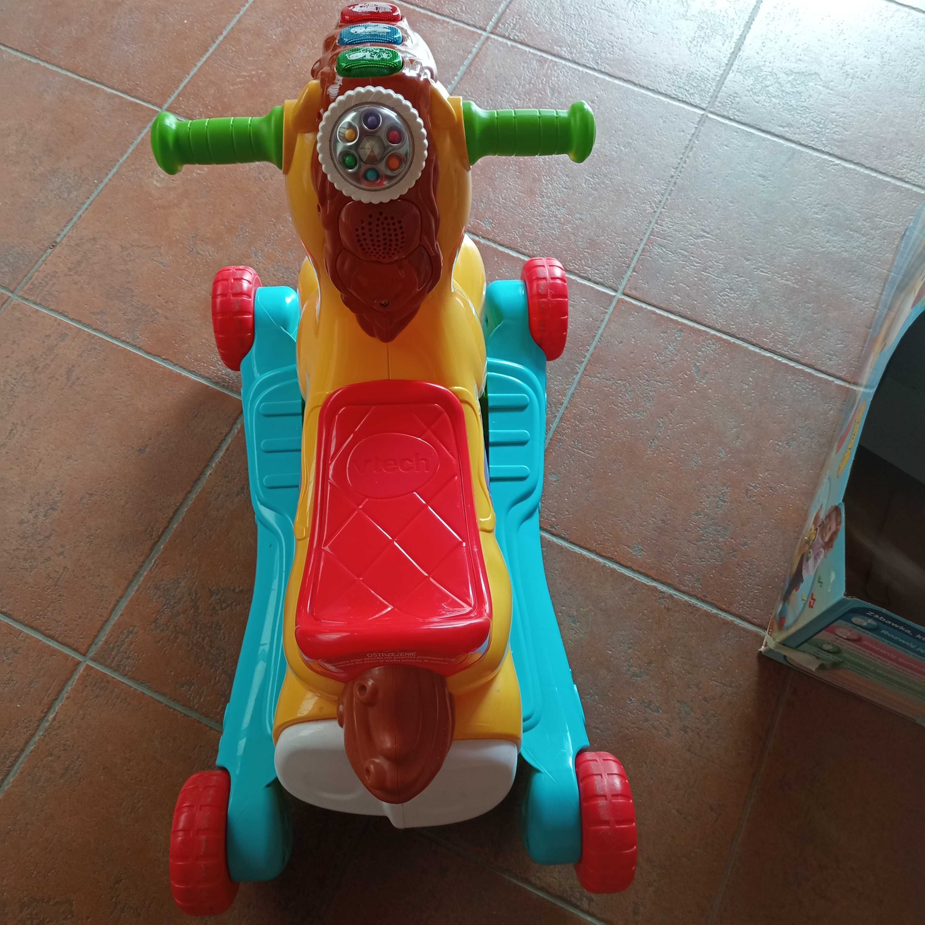 Interaktywny koń na biegunach VTECH gra, świeci bujak jeździk